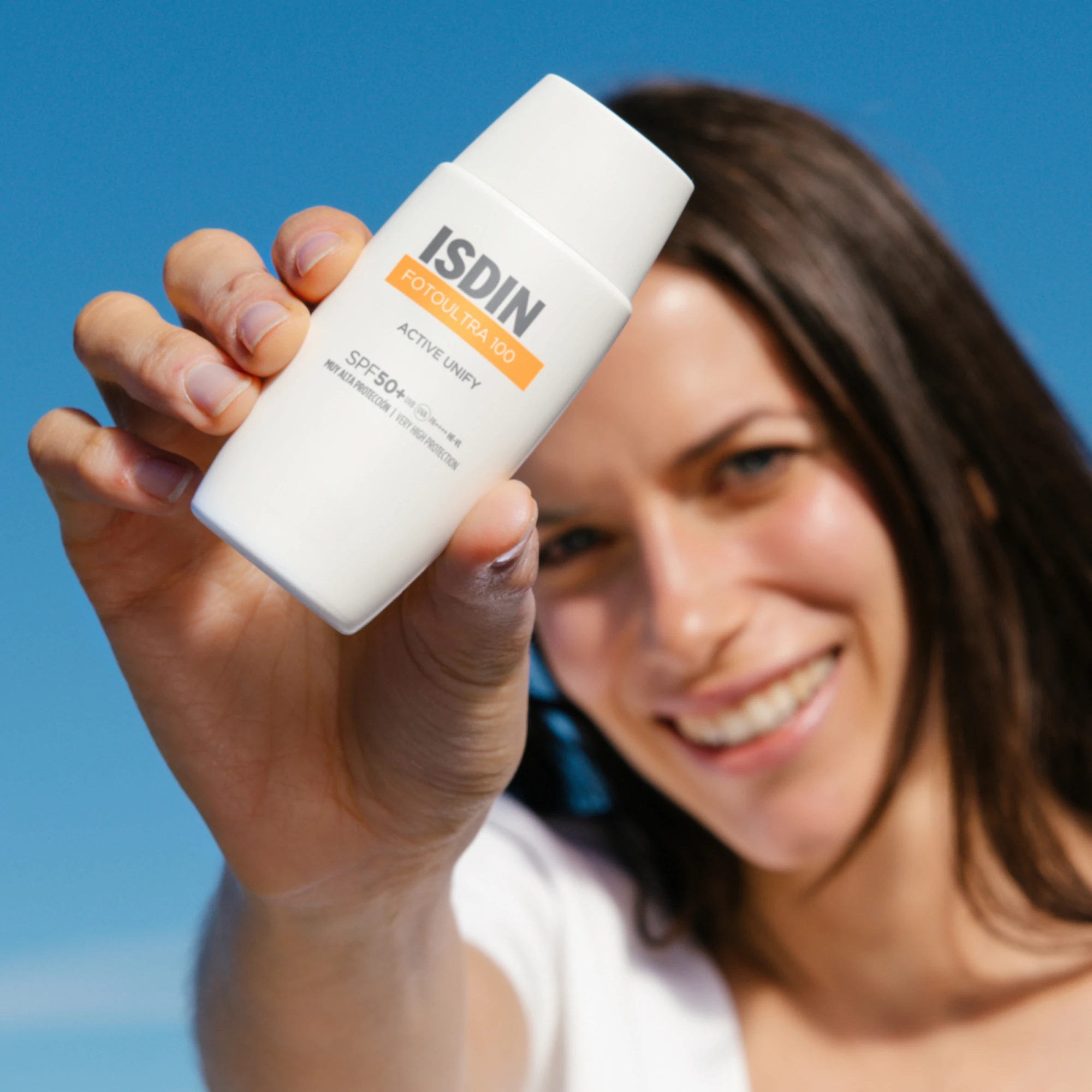 Isdin fotoultra 100 active unify depigmenting spf50 corrects dark spots 50ml - Image 2